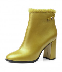желтая женская обувь