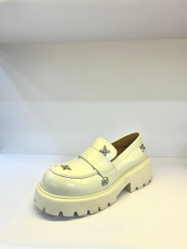 Лоферы,молочная лаковая кожа 30339  фото